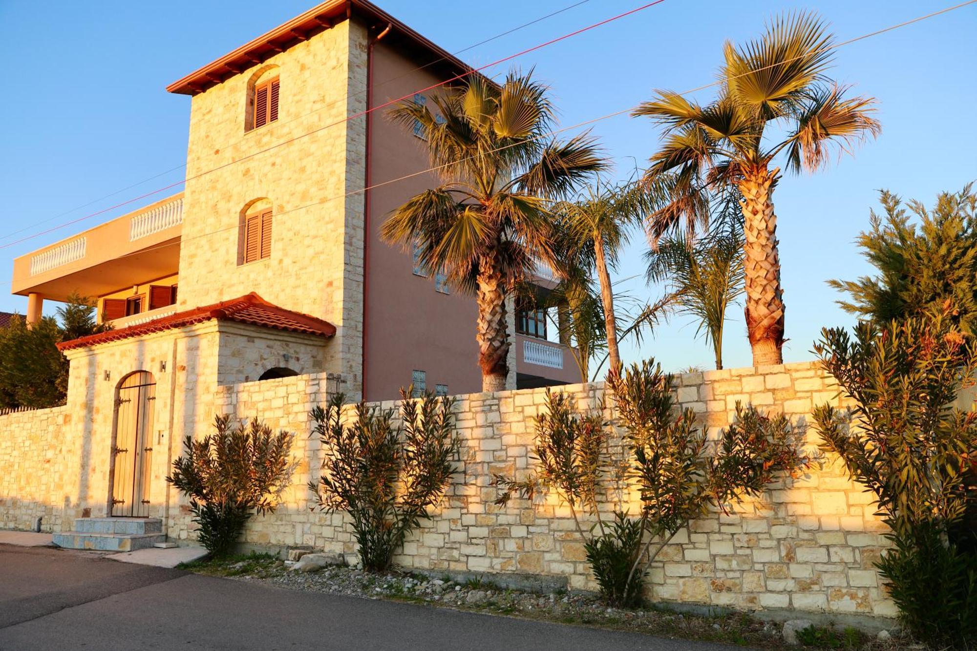 Green Villa With Private Pool Durres Exterior photo